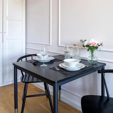 Discover - Lubomirskiego St - Classic & Modern - Near Main Station, Netflix And Ac Apartment