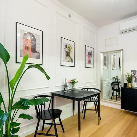Discover - Lubomirskiego St - Classic & Modern - Near Main Station, Netflix And Ac דירה קרקוב