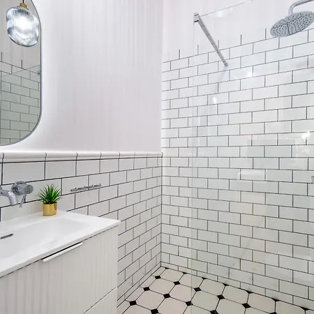 Discover - Lubomirskiego St - Classic & Modern - Near Main Station, Netflix And Ac *