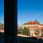 Discover - Lubomirskiego St - Classic & Modern - Near Main Station, Netflix And Ac