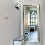 Apartment Discover - Lubomirskiego St - Classic & Modern - Near Main Station, Netflix And Ac Krakau