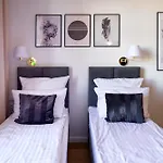 Apartment Discover - Lubomirskiego St - Classic & Modern - Near Main Station, Netflix And Ac Krakau