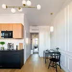 Apartment Discover - Lubomirskiego St - Classic & Modern - Near Main Station, Netflix And Ac *