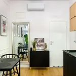 Discover - Lubomirskiego St - Classic & Modern - Near Main Station, Netflix And Ac Apartment