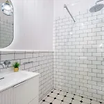 Discover - Lubomirskiego St - Classic & Modern - Near Main Station, Netflix And Ac *