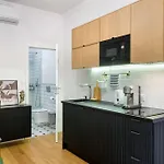Discover - Lubomirskiego St - Classic & Modern - Near Main Station, Netflix And Ac Apartment *