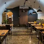 Discover - Lubomirskiego St - Classic & Modern - Near Main Station, Netflix And Ac Apartment *